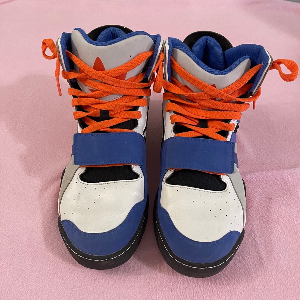 Addidas mid-top sneaker!!